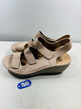 Clarks Women’s Light Taupe Triple-Strap Wedge Sandals